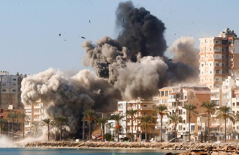 Residents of Lebanon's Tyre flee after Israel evacuation warning