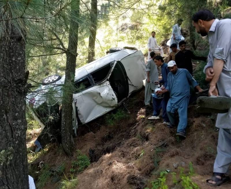 Three injured as passenger vehicle plunges into ravine in Shangla