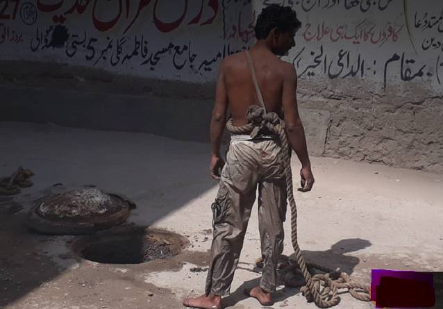 Two sanitary workers die in Lodhran while cleaning manhole