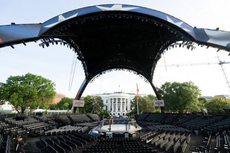 'The Claw' goes on show before Trump's birthday UFC fight