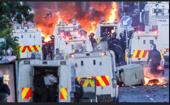 Northern Irish police use water cannon on second night of protests