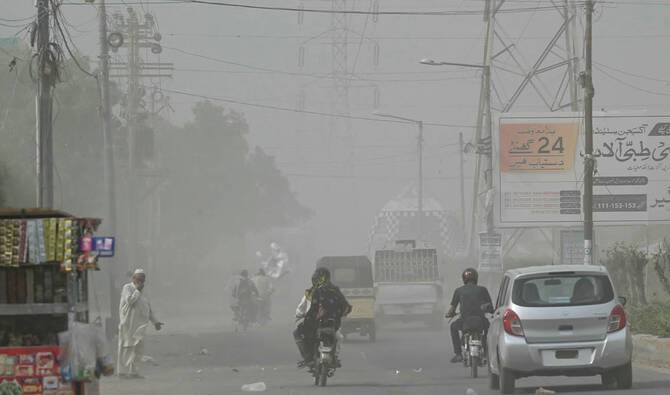 Strong winds, dust-storms to lash Pakistan at weekend
