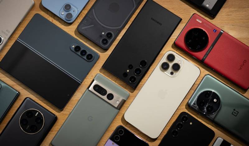 Robbers loot 55 mobile phones worth Rs4m in Karachi's red zone