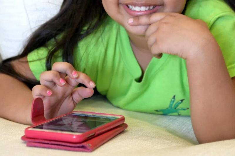 Sweden health agency recommends no smartphones for children under 13