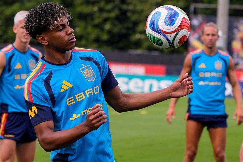 Yamal, Williams train ahead of Spain's World Cup opener