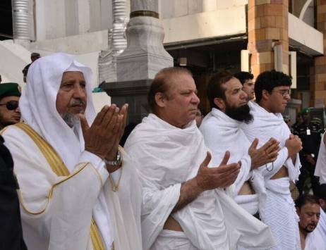 Nawaz Sharif performs Umrah 