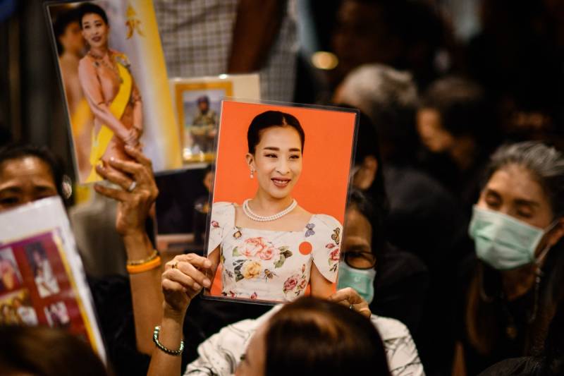 Thousands gather in Thai capital to mourn late princess