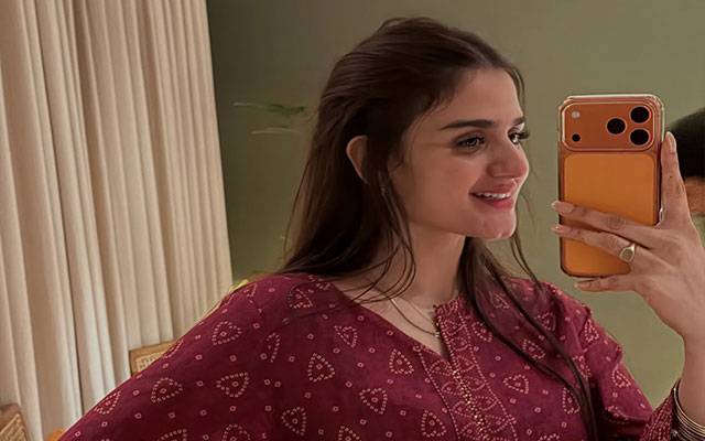 A tiny photobomber turns Hira Mani’s selfie into comedy gold