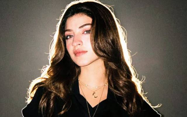 Kinza Hashmi’s ‘Betaaa’ moment leaves celebrities speechless