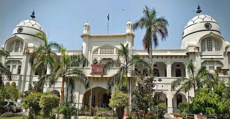 Punjab allows second-division MBBS graduates to become Vice Chancellors 