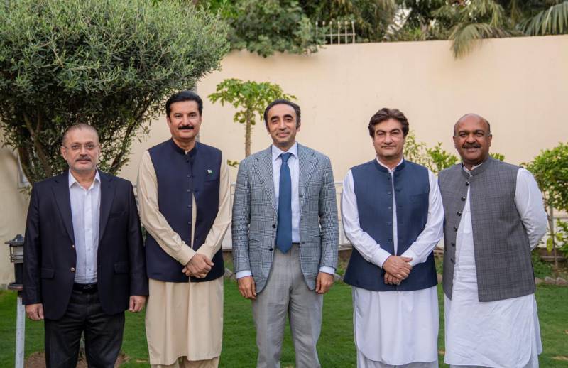 Bilawal discusses KP politics, wheat crisis with Governor Kundi, party leaders