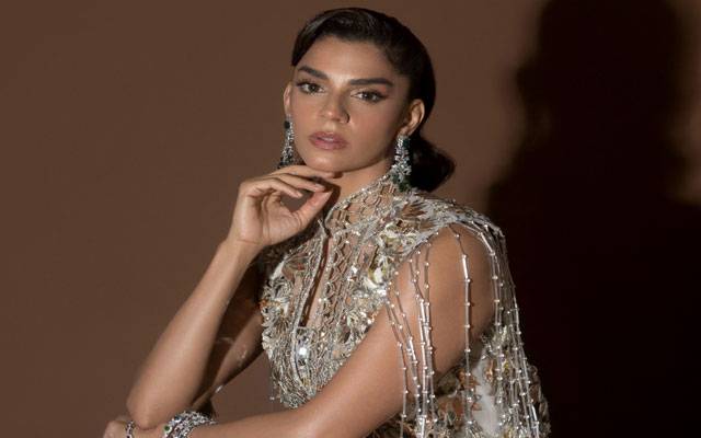 Sanam Saeed stuns in modern take on the ‘Classic Saree’