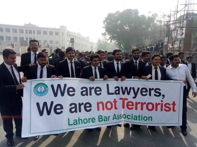Lahore Bar’s strike over cases against lawyers continues for second day