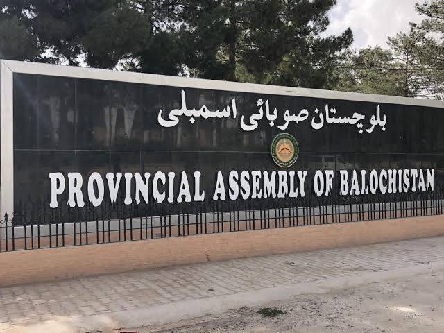 Several held as police open fire at protestors trying to reach Balochistan Assembly