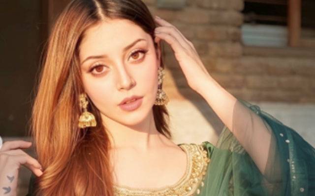 Alizeh Shah’s retro glam look leaves fans spellbound