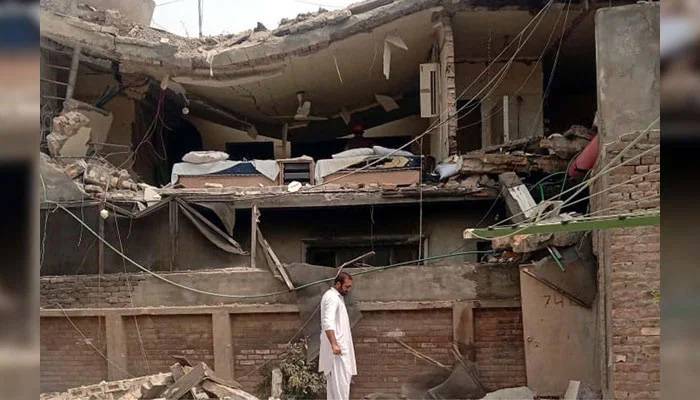 Child killed, three injured as house roof collapses during renovation in Narowal