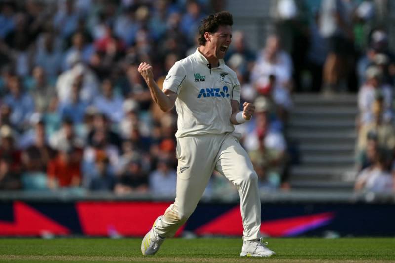 New Zealand's Henry rocks England after Phillips century
