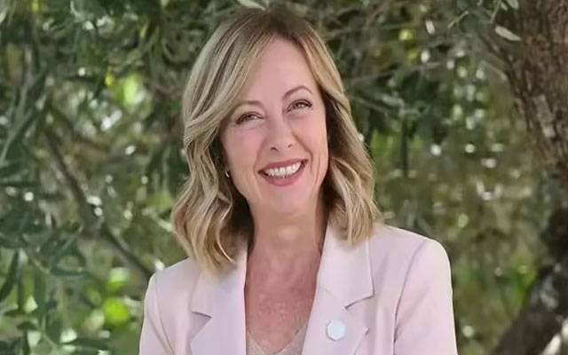 World leaders applaud as Giorgia Meloni reveals she quit smoking