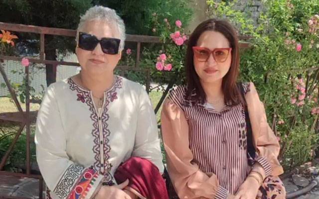 Asma Abbas gives friendship goals with adorable post for Maani