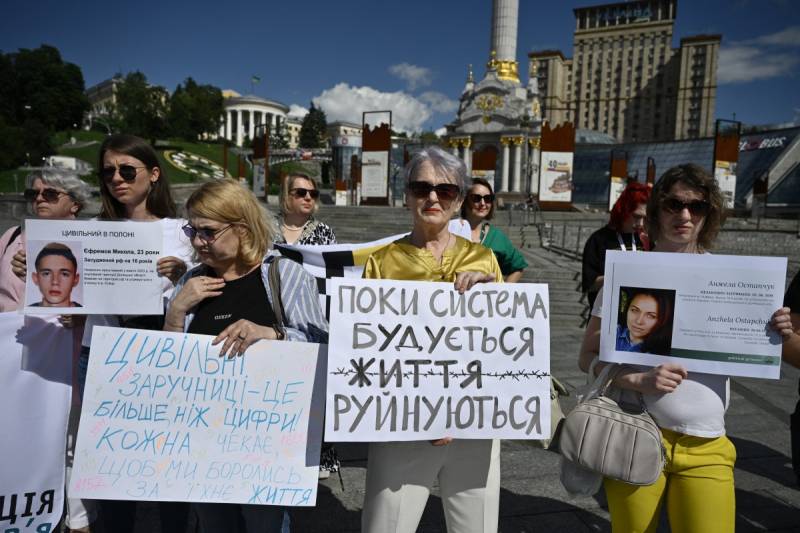 Dozens rally in Kyiv for release of Moscow-held women prisoners