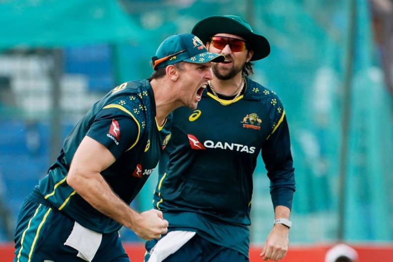 Renshaw stars in Bangladesh T20 as Australia seal the series