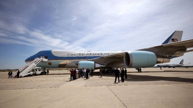 US says goodbye to Air Force One as Qatari jet awaits