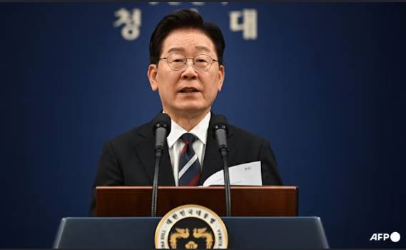 South Korean leader says he told Trump sanctions on North are 'ineffective'