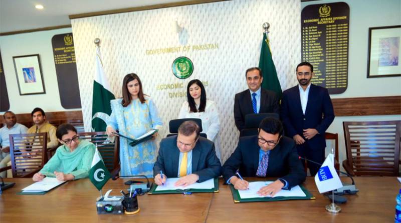 ADB, Pakistan sign $700 million policy-based loan accord 