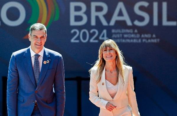 Court bans Spanish PM's wife from leaving country