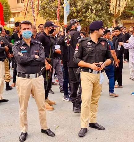 Centre decides to replace eight Sindh police officers