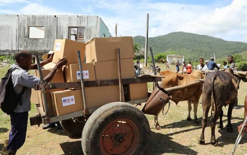 Ox-drawn carts used to carry US aid in fuel-starved Cuba