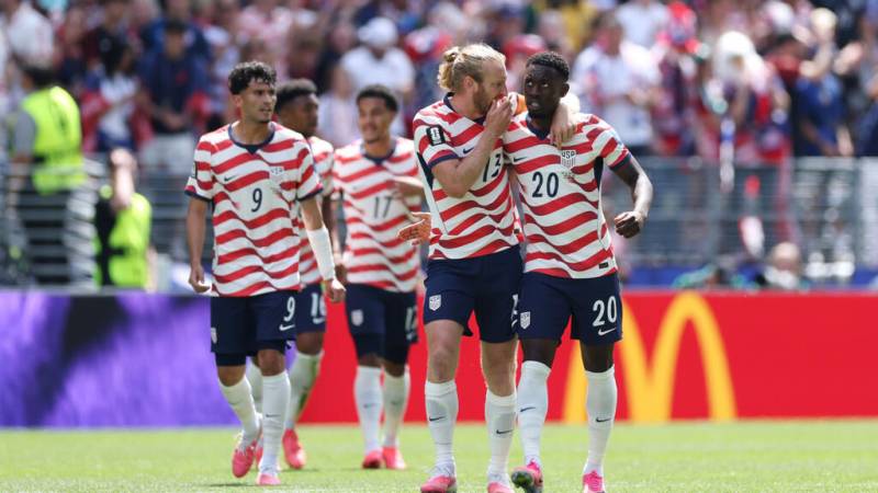 USA down Australia to reach World Cup knockout rounds