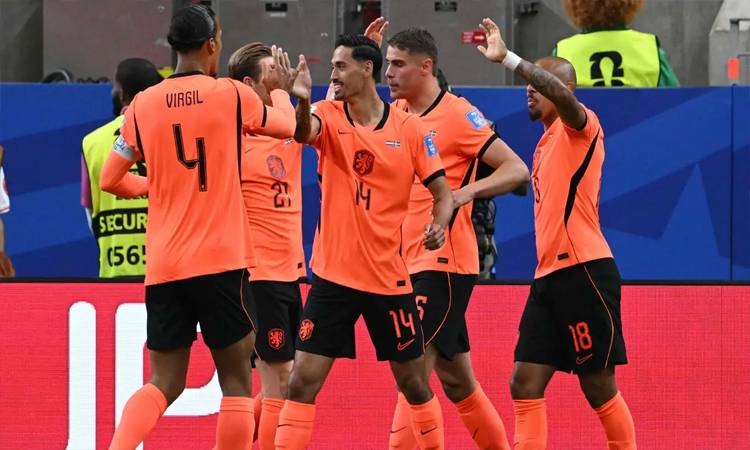 Netherlands thump Sweden in Houston to get World Cup liftoff