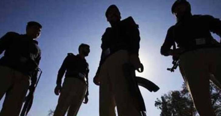 Police storm house in DHA Lahore; make away with gold and cash