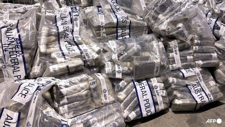 Australian police seize record 2.7 tonnes of cocaine