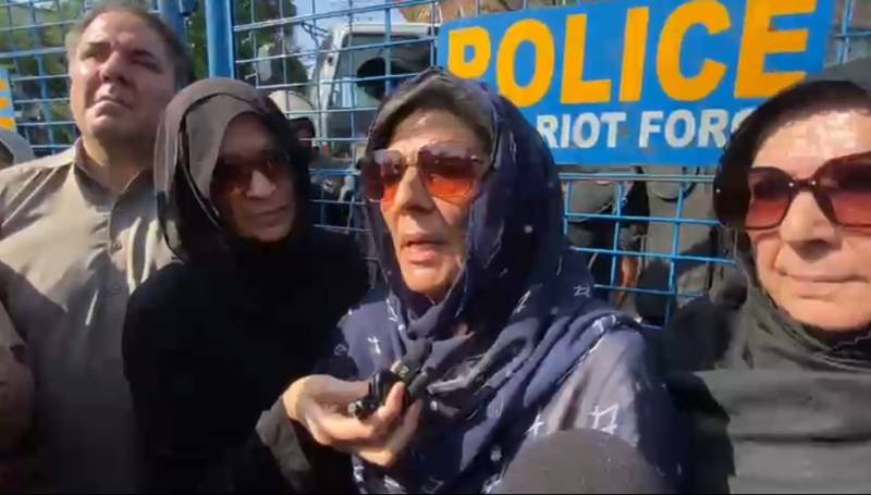 Aleema Khan demands restoration of Imran Khan’s meetings, medical access