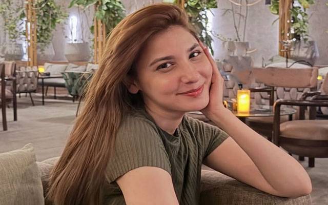 Hina Altaf keeps it chic and cheerful in ‘Photo Dump’