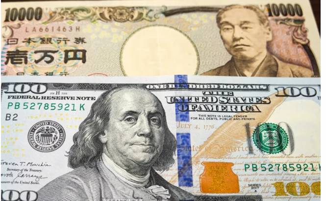 Yen hovers near 40-year low against dollar