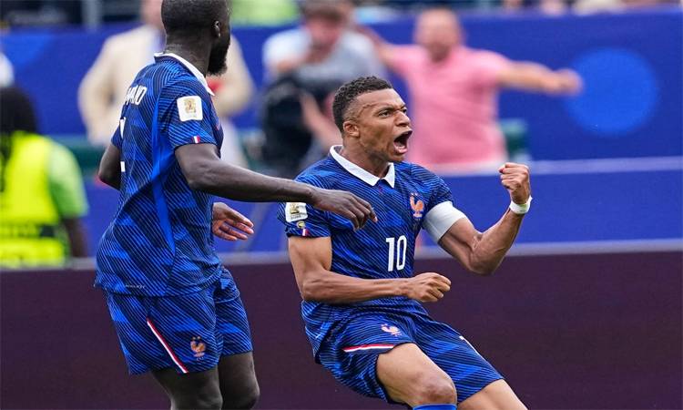 Mbappe scores twice as France beat Iraq at World Cup