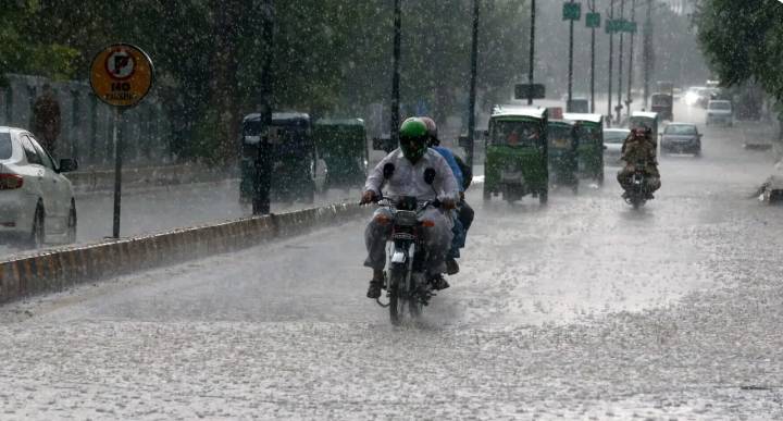 Temperatures dip after rain lashes parts of Punjab