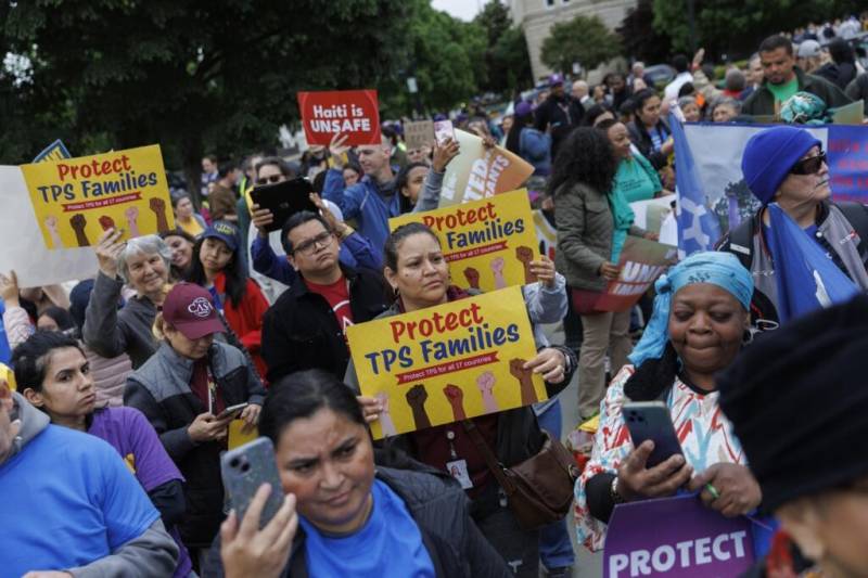US Supreme Court paves way for mass deportation of Haitians, Syrians