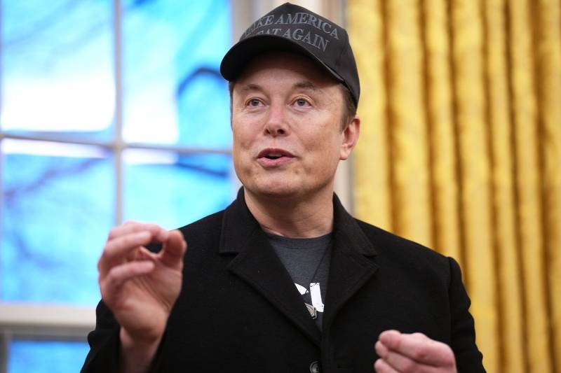 Is Elon Musk about to shake up America's mobile phone industry?