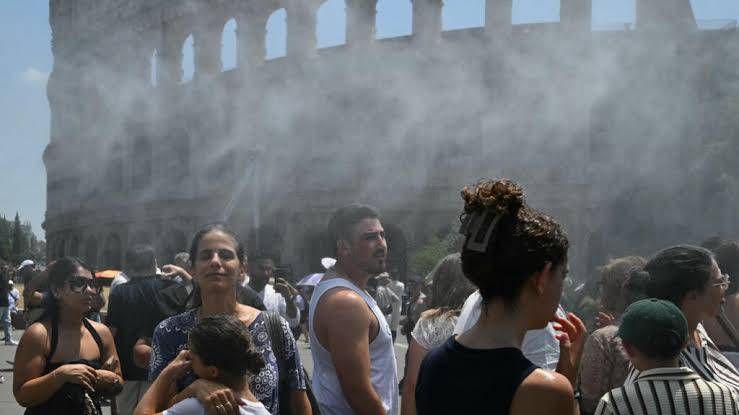 Europe heatwave swamps hospitals, halts parties