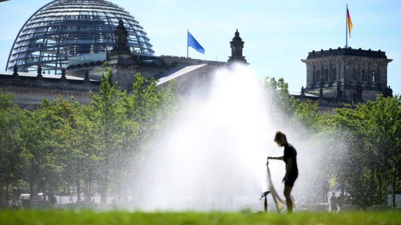 Events cancelled, records loom as heatwave reaches Germany