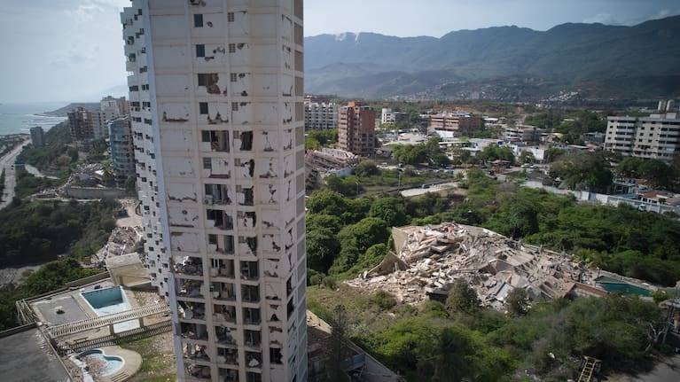 Venezuelans trapped alive after twin quakes kill at least 188