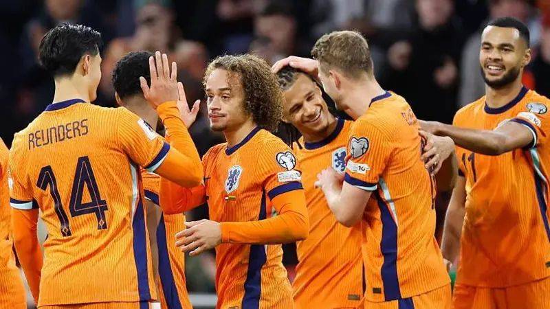 Dutch march into World Cup knockouts as group winners