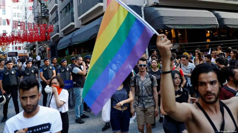 Istanbul gay bar shut down after protests: officials