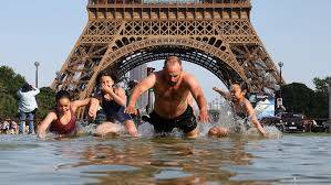 Records tumble as European heatwave moves east