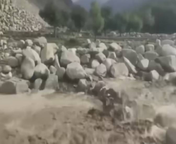 Cloudburst leaves trail of destruction in Chilas