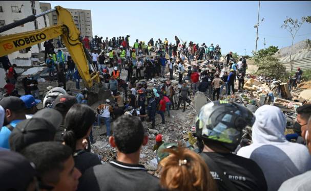 Venezuela earthquakes kill 920, tens of thousands missing